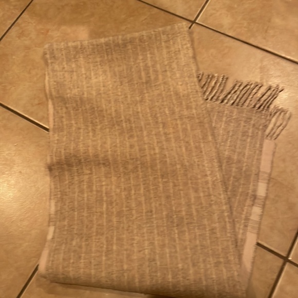 Burberry scarf 🧣 - Picture 5 of 5